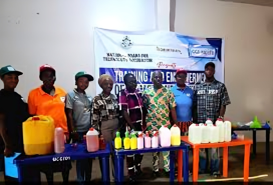 Federal Government Trains and Empowers 250 Women and Youths, Provides Startup Capital in Edo State